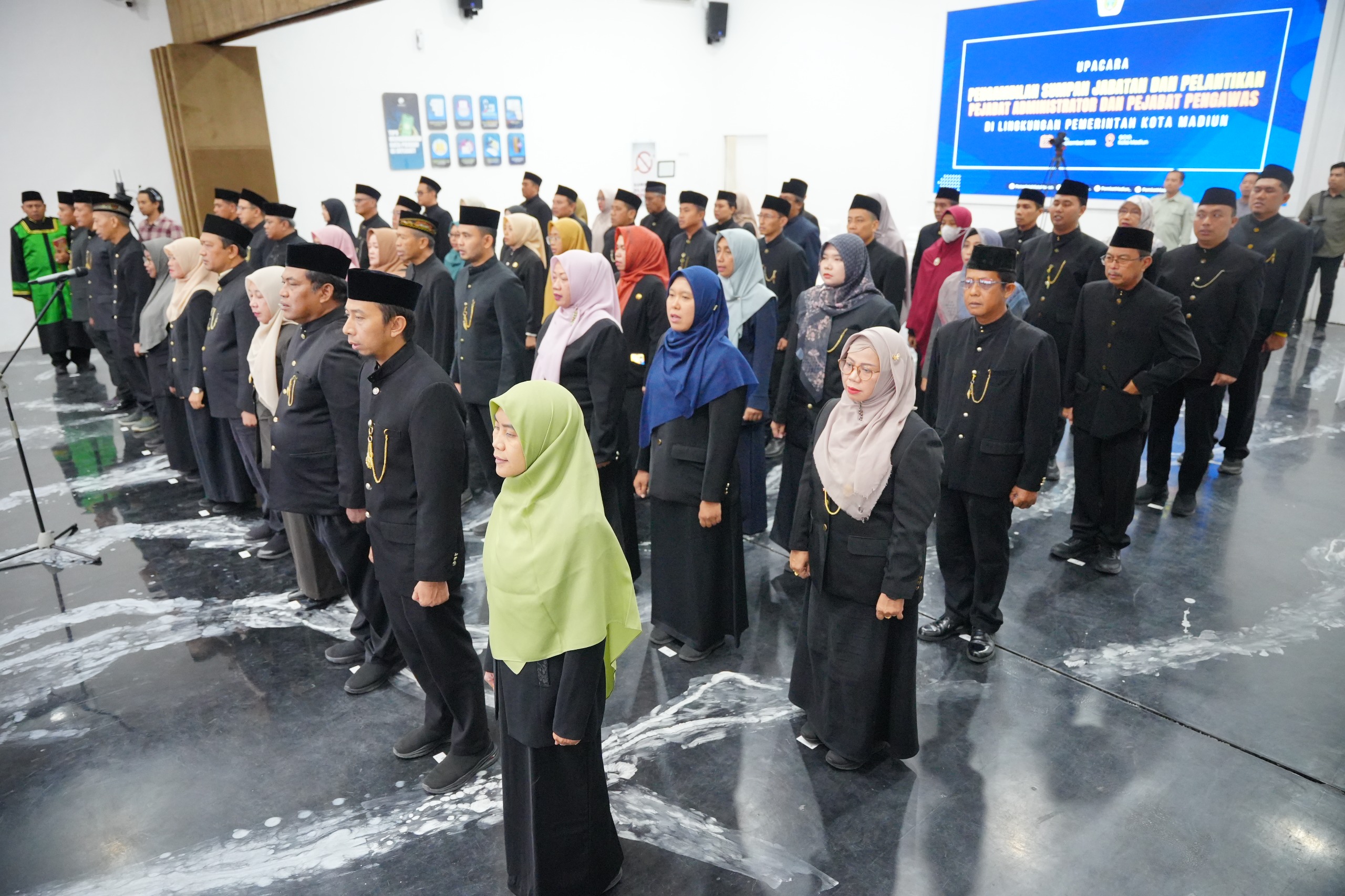 Poster Penyegaran, Wali Kota Mutasi 58 Pejabat Administrator dan Pejabat Pengawas