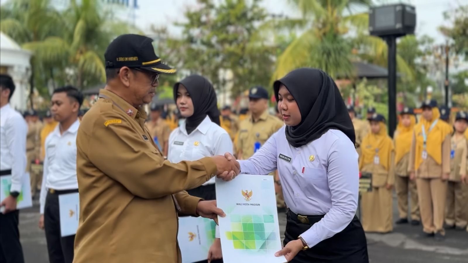 Poster Sekda Kota Madiun Serahkan Tujuh SK Pengangkatan CPNS Lulusan STTD